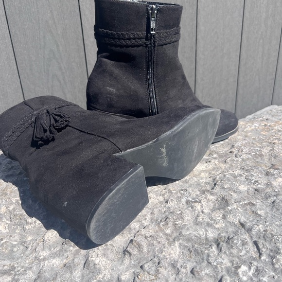 Suede Boots with Tassel - Picture 5 of 5